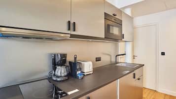 Refrigerador, microondas, cafetera/tetera, tetera/pava eléctrica