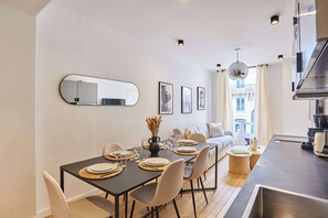 Apartment | Dining - Sublim Apartment Paris Center Beaubourg Le Marais (Paris)
