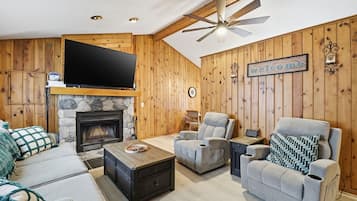 Nhà, 3 phòng ngủ | Khu phòng khách | Dịch vụ stream