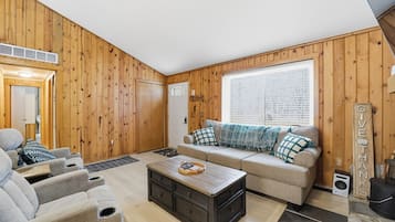 House, 3 Bedrooms | Living area | Streaming services