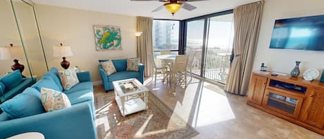 Condo, 2 Bedrooms | Living area