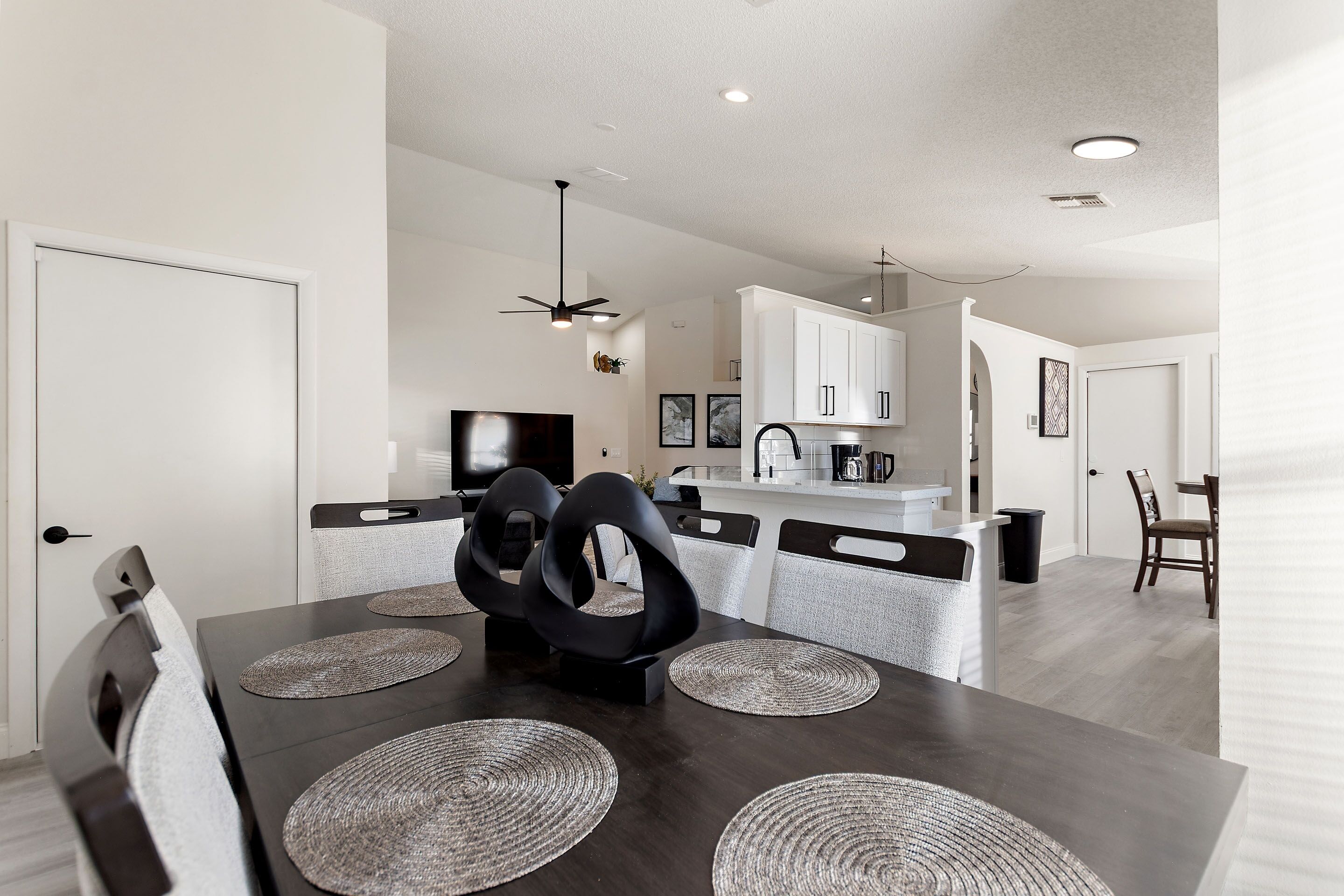 Villa, 4 Bedrooms | Dining