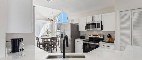 Villa, 4 Bedrooms | Private kitchen