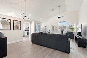 Huvila, 4 makuuhuonetta | Oleskelualue | Älytelevisio