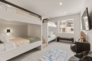 Stadtwohnung, 5 Schlafzimmer | 5 Schlafzimmer, laptopgeeigneter Arbeitsplatz, Bügeleisen/Bügelbrett