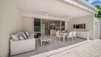 Villa, 3 Bedrooms | Outdoor dining