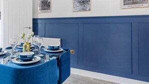 Dining - The Navy Nest Luxury Home Nottingham City Centre (Nottingham)
