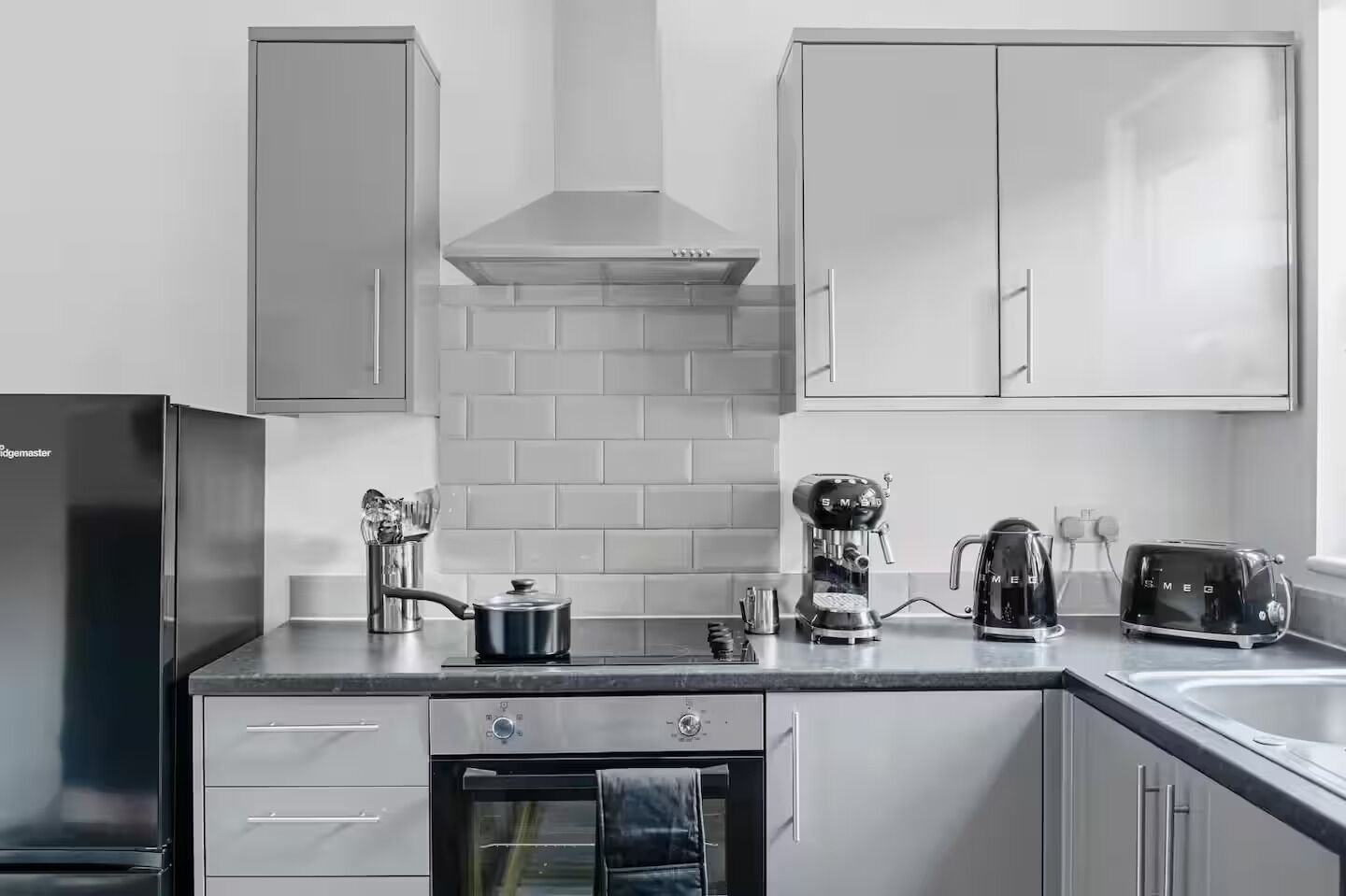 Fridge, microwave, oven, stovetop