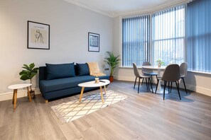 Living area - Charming 1BR Stay – Perfect for 2 Guests (Manchester)