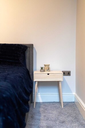 Iron/ironing board, WiFi, bed sheets - Charming 1BR Stay – Perfect for 2 Guests (Manchester)