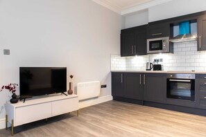 Private kitchen - Charming 1BR Stay – Perfect for 2 Guests (Manchester)