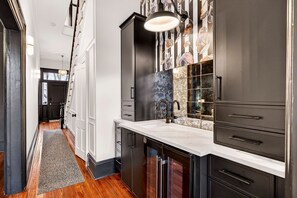 Interior - Chic 2BR Near Forsyth Park w/ Courtyard, Parking by Lucky Savannah (Savannah)