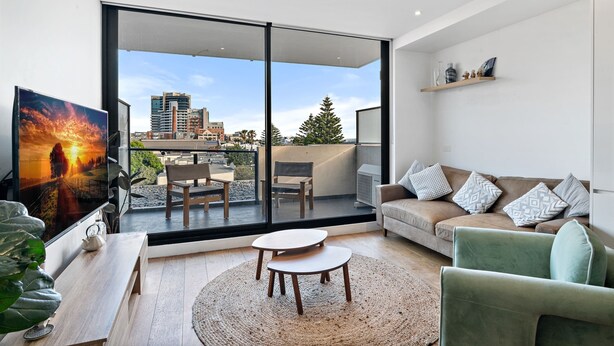 Apartment | Living area - One-bed Apartment Close to Cafes and Coast (Melbourne)