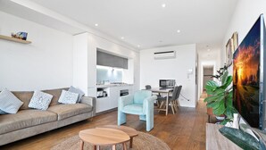 Apartment | Living room - One-bed Apartment Close to Cafes and Coast (Melbourne)