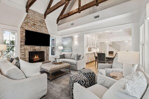 Smart TV - Gorgeous 7 Bedroom 7 Bath Large Home with Carriage House in Gated WaterSound! (WaterSound)