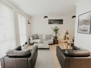 Living area - 5 Mariners Wharf (Newhaven)
