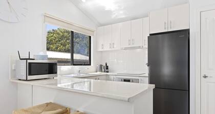 Spacious 2-bedroom With Private Parking Access