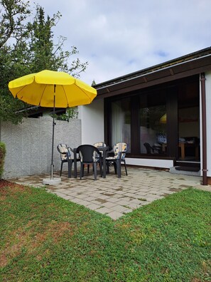Outdoor dining - Hohenlupfen Holiday home (67) - Holiday home Meiß Öfingen (Bad Dürrheim)