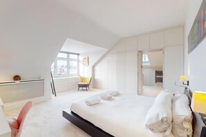 3 makuuhuonetta, työpöytä, silitysrauta/-lauta, ilmainen Wi-Fi