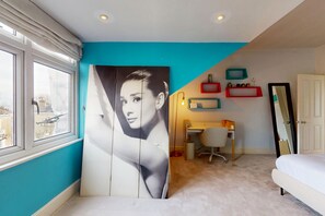 3 habitaciones, escritorio, tabla de planchar con plancha y wifi gratis 