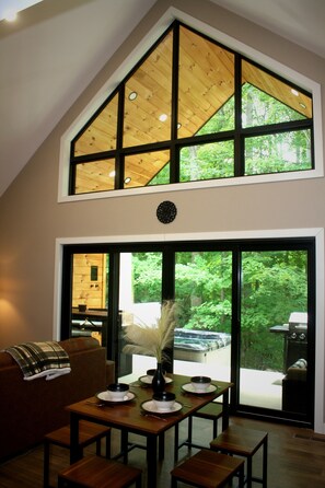 Dining - New Modern Cabin with Private Hot Tub close to all Hocking Hills attractions (McArthur)