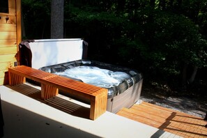 Terrace/patio - New Modern Cabin with Private Hot Tub close to all Hocking Hills attractions (McArthur)