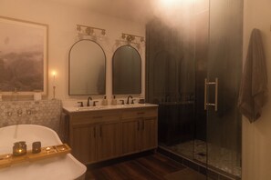 Hair dryer - Modern Chalet with Spa Bathoom (Seward)