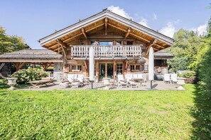 Chalet | Outdoor dining - Luxury Stay - Comfortable Chalet With Jacuzzi (Megeve)