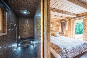 4 bedrooms, laptop workspace, iron/ironing board, bed sheets - Luxury Stay - Comfortable Chalet With Jacuzzi (Megeve)