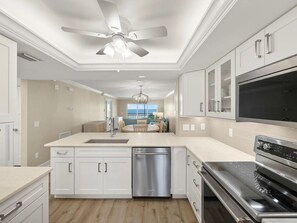 Fridge, microwave, oven, stovetop - Amazing Beachside Retreat - Sayana (Sanibel)