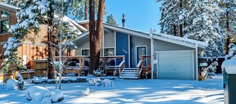 The Azure Tahoe Cabin-Hot Tub-Pet Friendly 3 Bedrooms Walk to the Beach