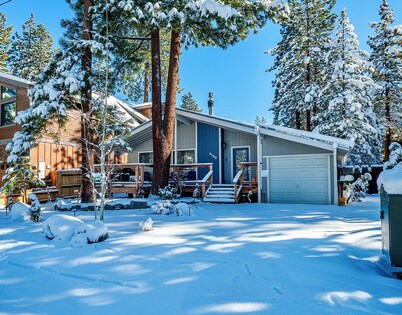 The Azure Tahoe Cabin-Hot Tub-Pet Friendly 3 Bedrooms Walk to the Beach