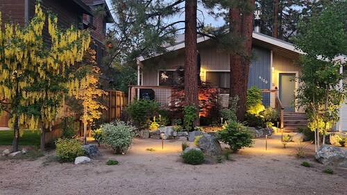 The Azure Tahoe Cabin-Hot Tub-Pet Friendly 3 Bedrooms Walk to the Beach