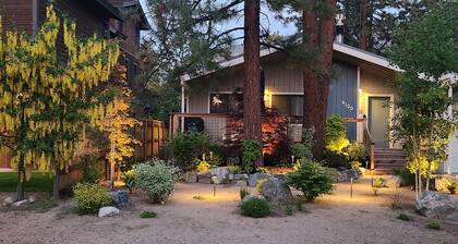 The Azure Tahoe Cabin-Hot Tub-Pet Friendly 3 Bedrooms Walk to the Beach
