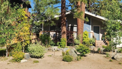 The Azure Tahoe Cabin-Hot Tub-Pet Friendly 3 Bed