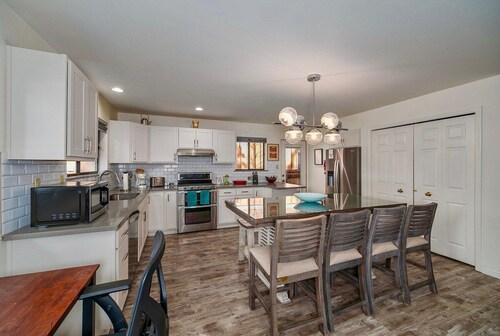 The Azure Tahoe Cabin-Hot Tub-Pet Friendly 3 Bed