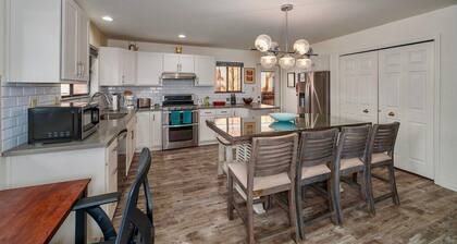 The Azure Tahoe Cabin-Hot Tub-Pet Friendly 3 Bed