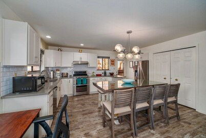The Azure Tahoe Cabin-Hot Tub-Pet Friendly 3 Bed