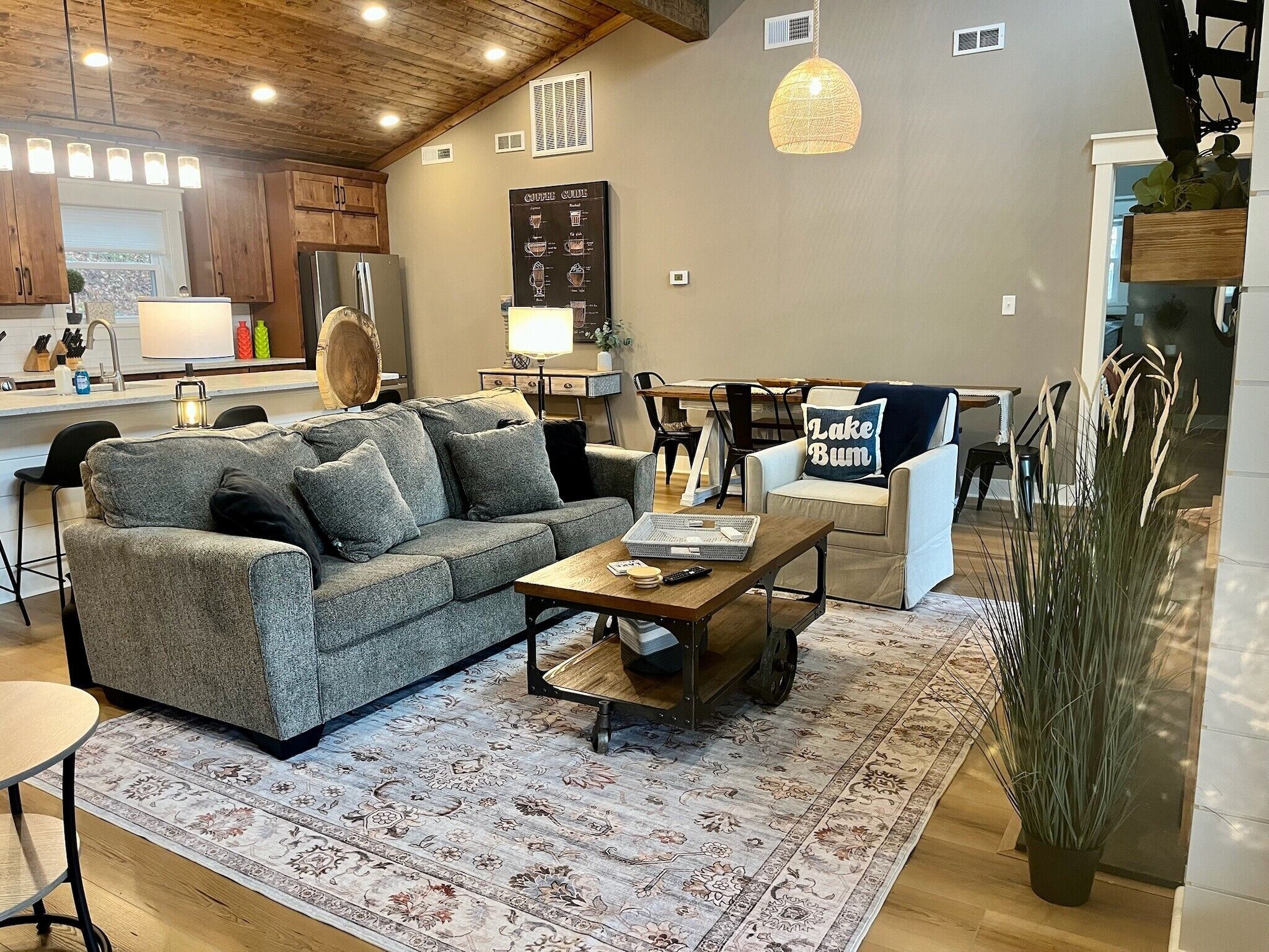 Smart TV, fireplace