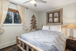 2 habitaciones, cuna de viaje, acceso a internet y ropa de cama