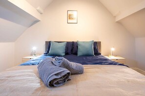 Iron/ironing board, Internet, bed sheets - Stylish 1BR Getaway – Sleeps 2 with Fast WiFi (Manchester)