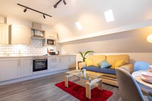 Living area - Stylish 1BR Getaway – Sleeps 2 with Fast WiFi (Manchester)