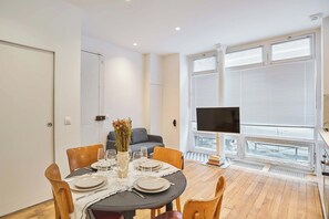 Dining - Modern Apartement Center of Paris Montmartre (Paris)