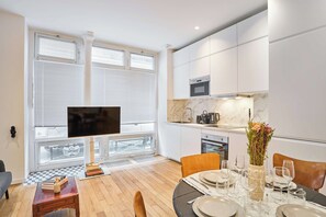 Apartment | Private kitchen - Modern Apartement Center of Paris Montmartre (Paris)