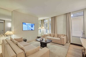 Living area - Exceptional Grand Apartment - Louvre Museum (Paris)