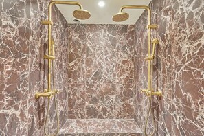 Hair dryer, towels, soap, shampoo - Exceptional Grand Apartment - Louvre Museum (Paris)