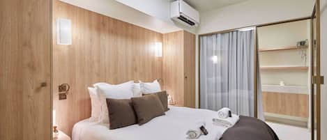 3 hálószoba és laptophoz jól használható munkafelület