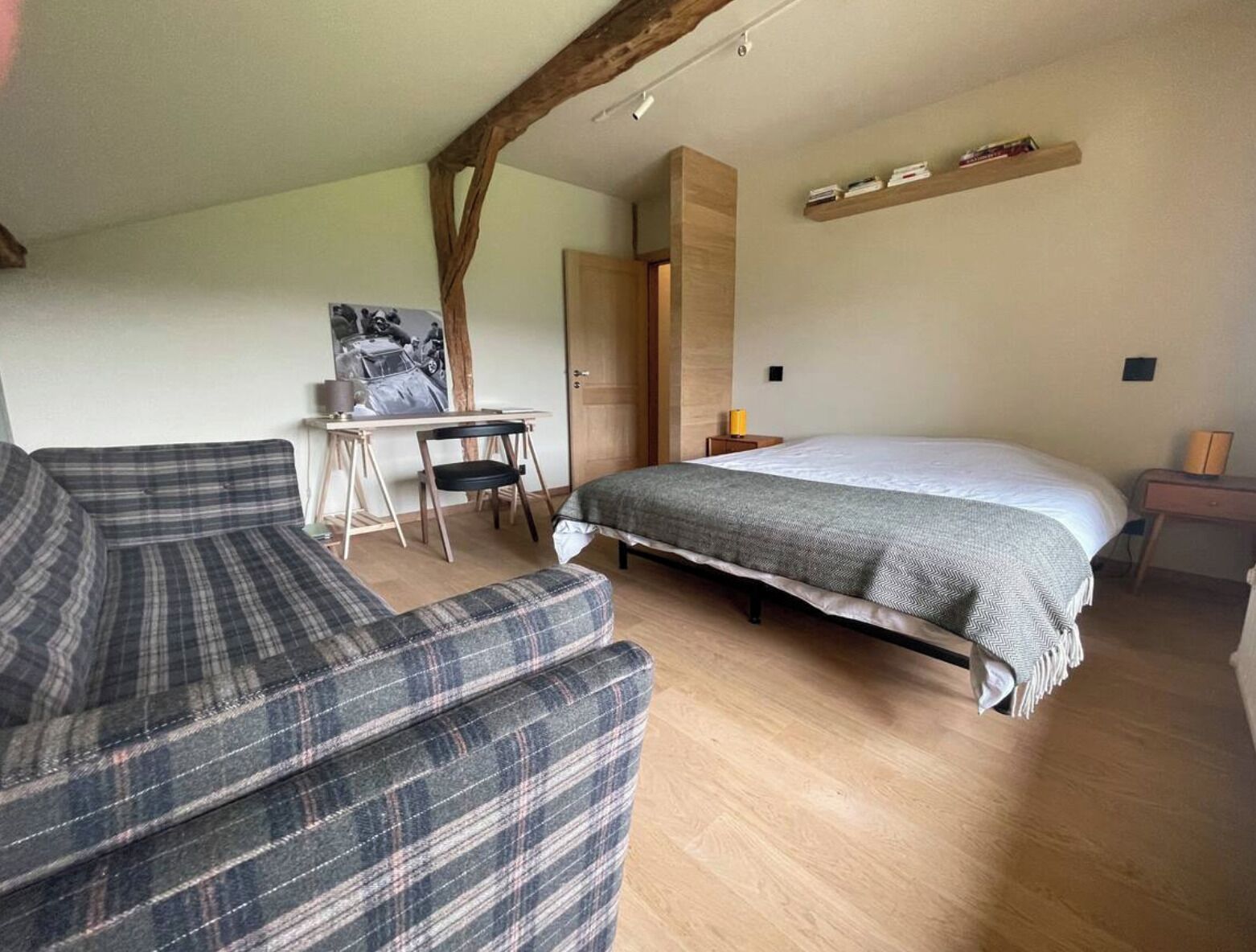 Iron/ironing board, internet, bed sheets