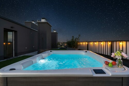 Kajdasza 1A Wrocław | Luxury Sky Jagodno Apartment with Jacuzzi | Parking & Terrace