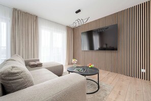 TV, offices - Kajdasza 1A Wrocław | Luxury Sky Jagodno Apartment with Jacuzzi | Parking & Terrace (Wrocław)